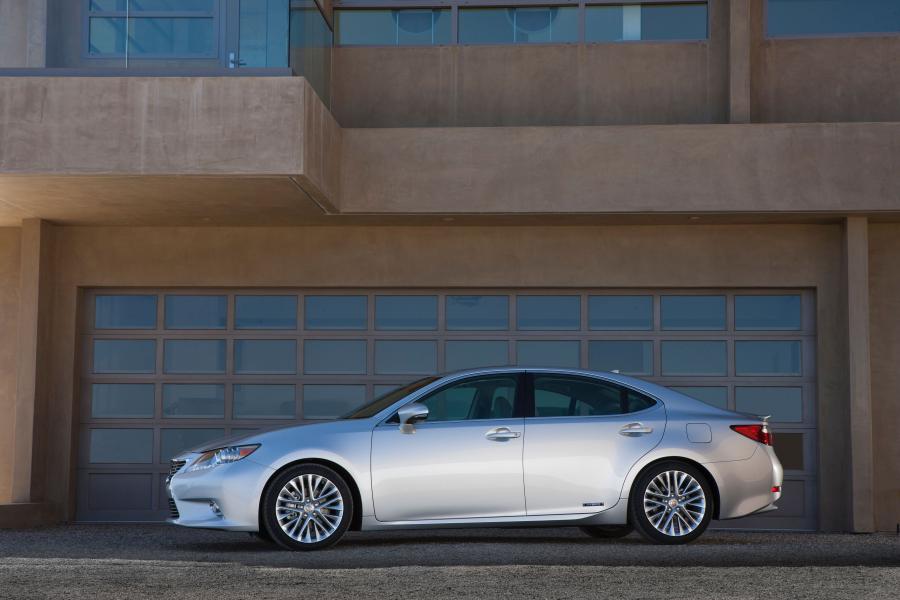  Lexus ES300h 2012 года  (фото 27 из 44)